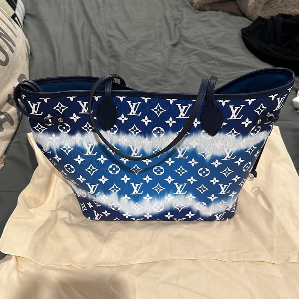 Gorgeous brand new Blue tie dye Neverful MM